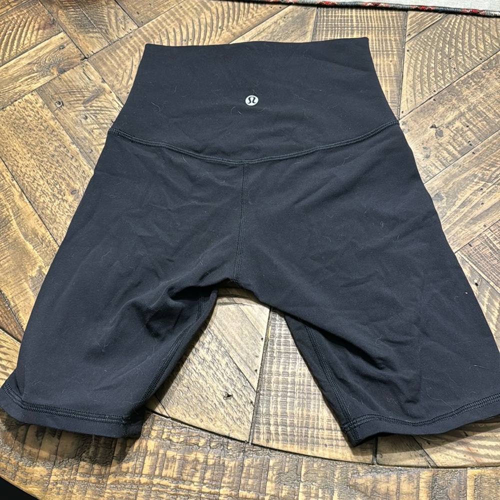 Align Lululemon high rise shorts. Size 2. Black